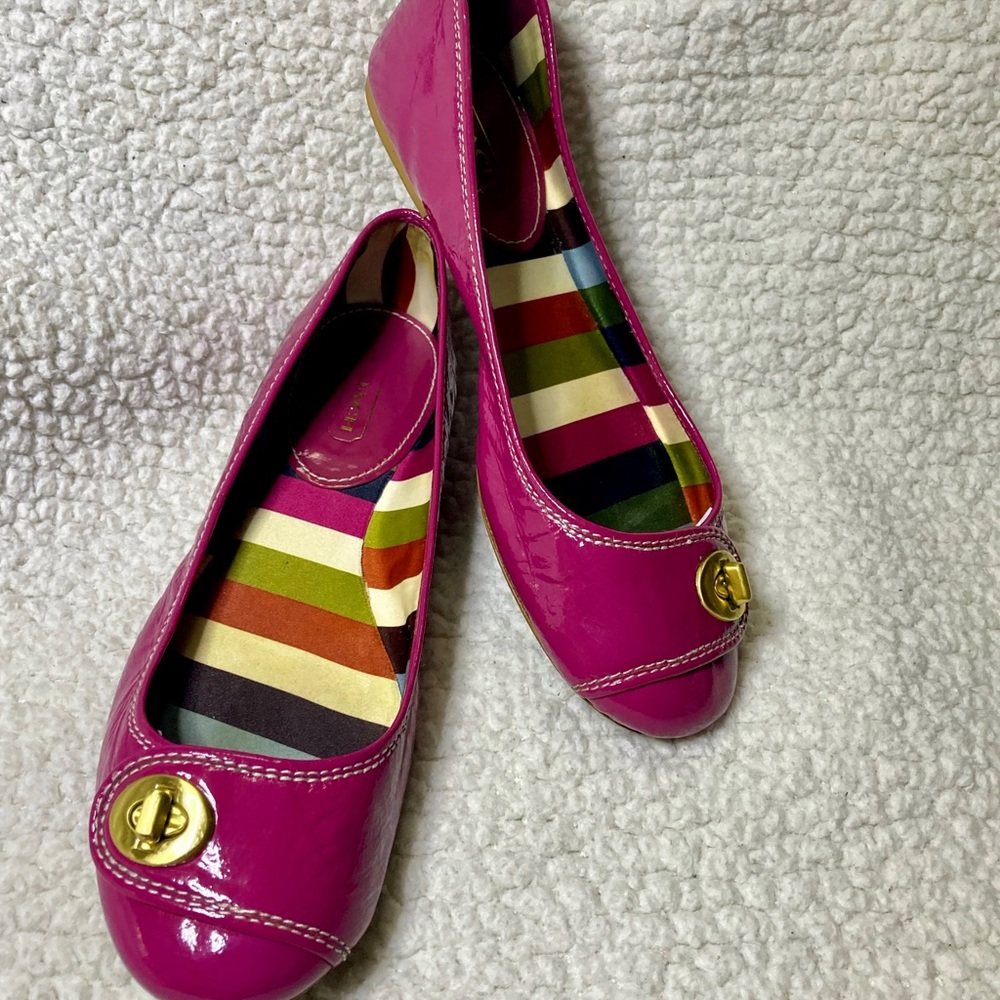 EUC COACH F2370 NOEL MAGENTA TURNLOCK FLATS 🥿 - Picture 10 of 12